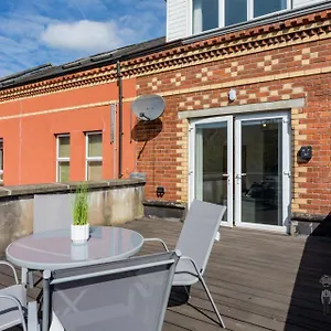  Apartment Attic Style 2 Bed Duplex With Rooftop Patio