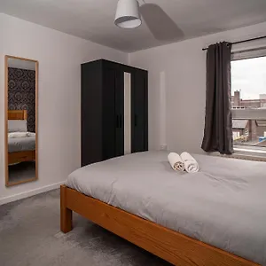  Apartment In Centre - Sleeps 5 People